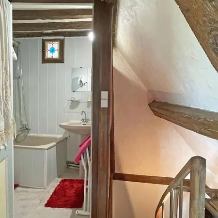 Maison De Caractere Avec Jardin, Proche D'argentan, Ideale Pour Peche Et Detente En Campagne - Fr-1-497-131 *