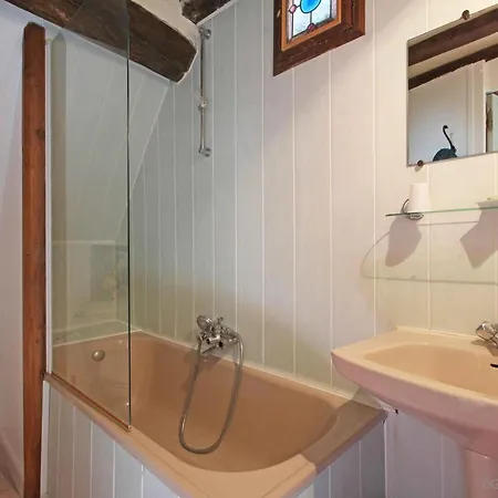 Holiday home Maison Spacieuse A Avec Jardin Et Animaux Acceptes - Fr-1-497-131